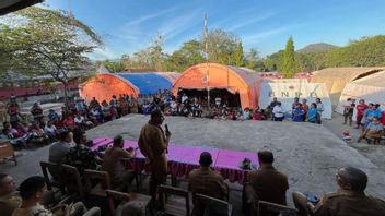 Visited By The Deputy Governor Of NTT, Lewotobi Eruption Victims Complain About Children's Education Costs