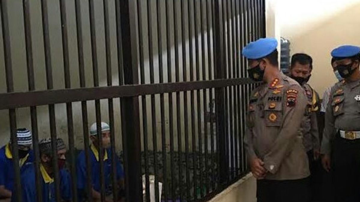 警察の検査、中央ジャワ警察ビドプロパムは、COVID-19にさらされた21サラティガ警察の拘禁者を見つける
