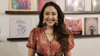 Sherina Munaf And Fans Live Intimate Moments When Signing Session Vinyl's Adventure OST Sherina