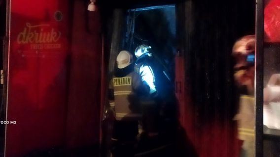 Ledakan Tabung Gas Penyebab Kebakaran Kios Ayam Goreng di Duren Sawit