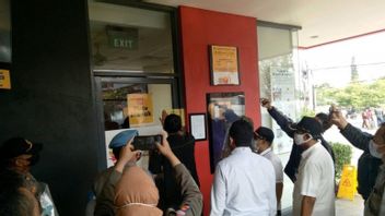 BTS Meals Promo Ends In Crowds, Two McD's In Bandung Are Sealed