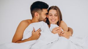 5 Frasa untuk Memvalidasi Kenikmatan Bercinta Menurut Terapis Seks