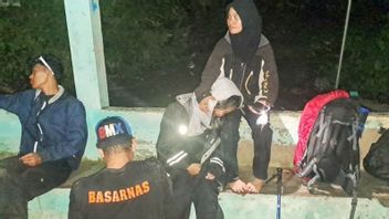 在班达火山峰受伤，20岁女子被SAR小组在清晨疏散