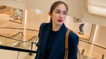 Ussy Sulistiawatyは、タヒラットを削除した理由を明らかにしました:私の生活は以前は泣いた