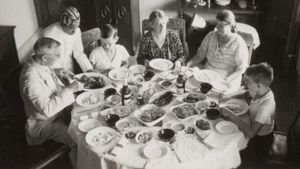Tolak Ukur Kekayaan di Masa Penjajahan Belanda melalui Penyajian Makanan