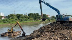 DKI Keruk 205 Thousand Cubic Meters of Lumpur in Dams and Rivers to Increase Capacity