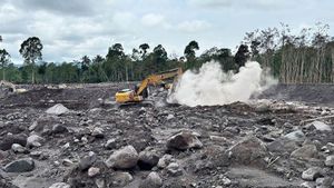 Semeru Berstatus Awas, Penambangan Pasir di Lumjang Dilarang Sementara