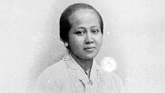 Our Mother Kartini Songwriter: Paroles, Signification Et Histoire 