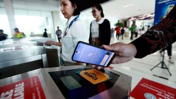 Bank Mandiri and KAI Group Launch QRIS Tap on Public Transportation