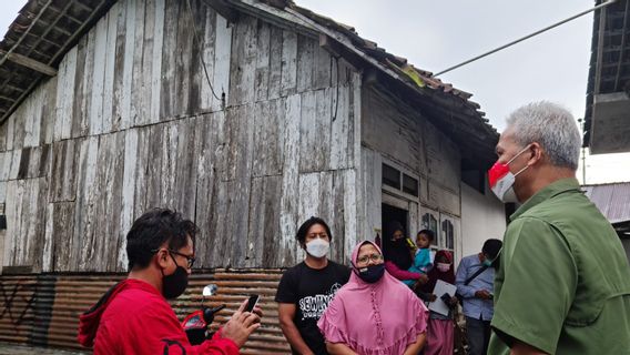 Observers Are Confused Seeing The Action Of PDIP Temanggung Cadre Who Returns Ganjar's Aid: Though He Could Be In Need Of Help