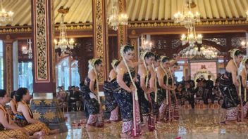 أقيم حفل Jumenengan في قصر Surakarta ببساطة