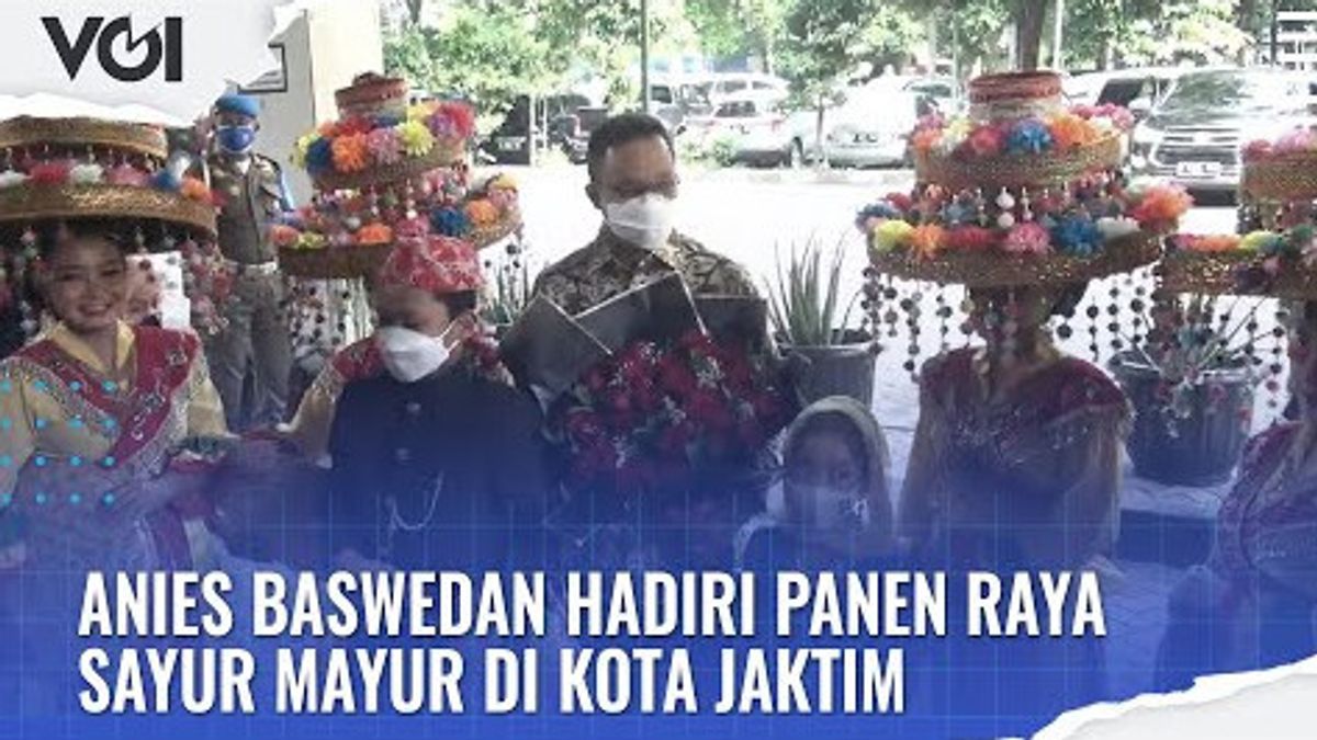 视频：Anies Baswedan和妻子在雅加达东部参加丰收