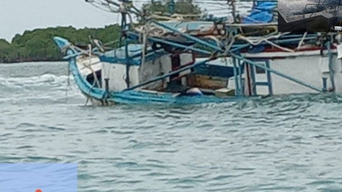 The Cumi Ship Sank After The Karang Collision On Peton Island And Small, 8 Passengers Successfully Evacuated