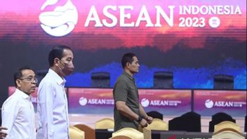 Mensesneg Pratikno: Jokowi Tahu Kabar Duet Anies-Cak Imin dari Media Massa