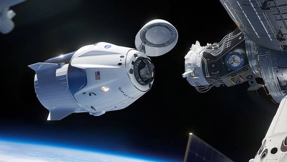 NASA Pilih SpaceX Luncurkan Kargo Pendukung Misi Pendaratan Wanita Pertama di Bulan