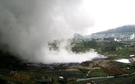 Kawah Sileri Banjarnegara Semburkan Lumpur Sejauh 40 Meter