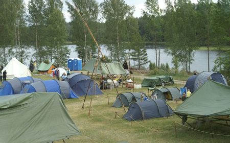 3 Tempat Camping di Pinggir Danau, Cocok untuk Habiskan Libur Akhir Pekan