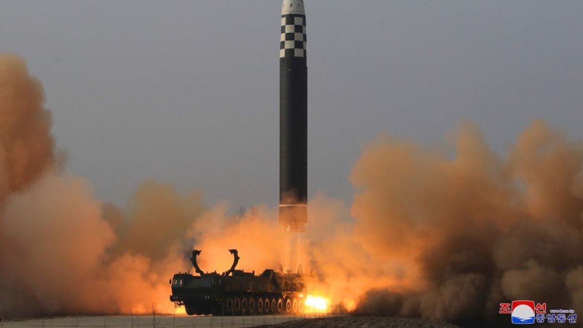 Korea Utara Luncurkan Rudal Balistik Antarbenua Raksasa Hwasong-17, Kim Jong-un: Siap Menahan Upaya Militer AS