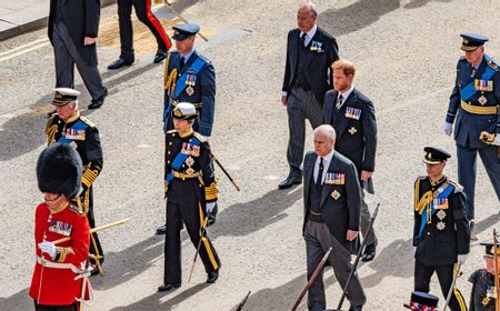 Cemooh Pangeran Andrew saat Berjalan di Belakang Peti Mati Ratu Elizabeth II, Dua Pria Didakwa Polisi