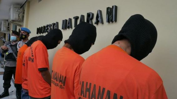 Ibu dan Anaknya yang Janda Ditangkap Polisi karena Jualan Sabu