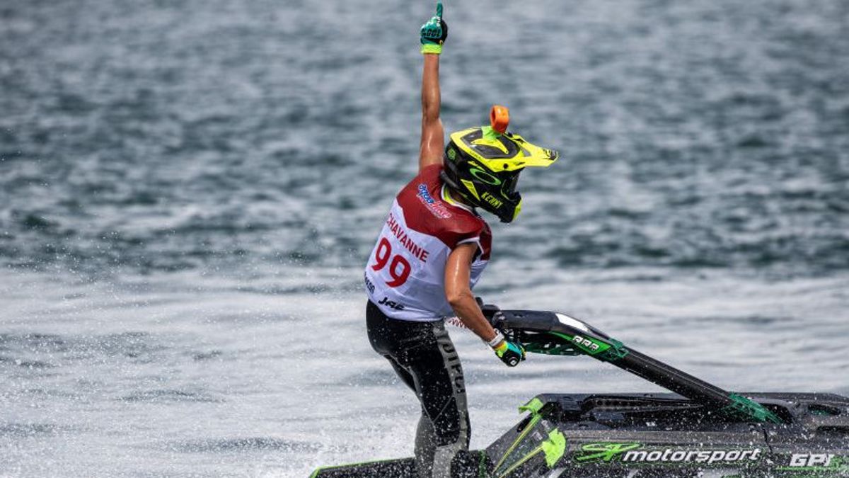 杰西卡·查万纳(Jessica Chavanne)在多巴湖赢得2023年水上喷气式水上自行车世界冠军