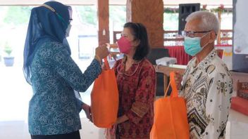 105 Elderly Church Congregants Receive 'Christmas Gifts,' Chair Of PKK Magelang: May Celebrate Christmas Full Of Wisdom And Love