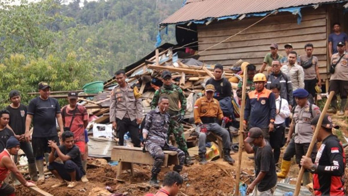 南カリマンタン州コタバル金鉱山で2人の地すべり犠牲者を捜索 悪天候のため停止