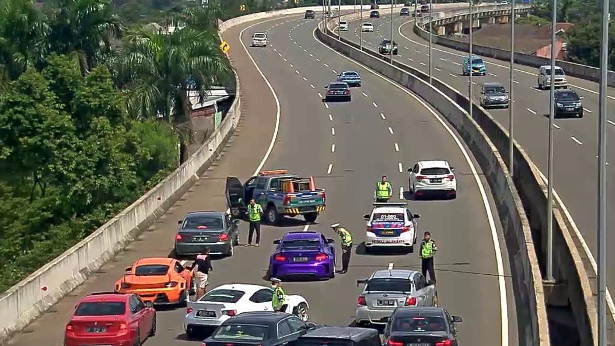 Konvoi Mobil Mewah Demi Konten yang Biikin Macet Tol Andara, Ditindak Tapi Tak Ditilang
