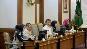 西爪哇省政府发送大规模发育迟缓丹加尼的肩膀邀请