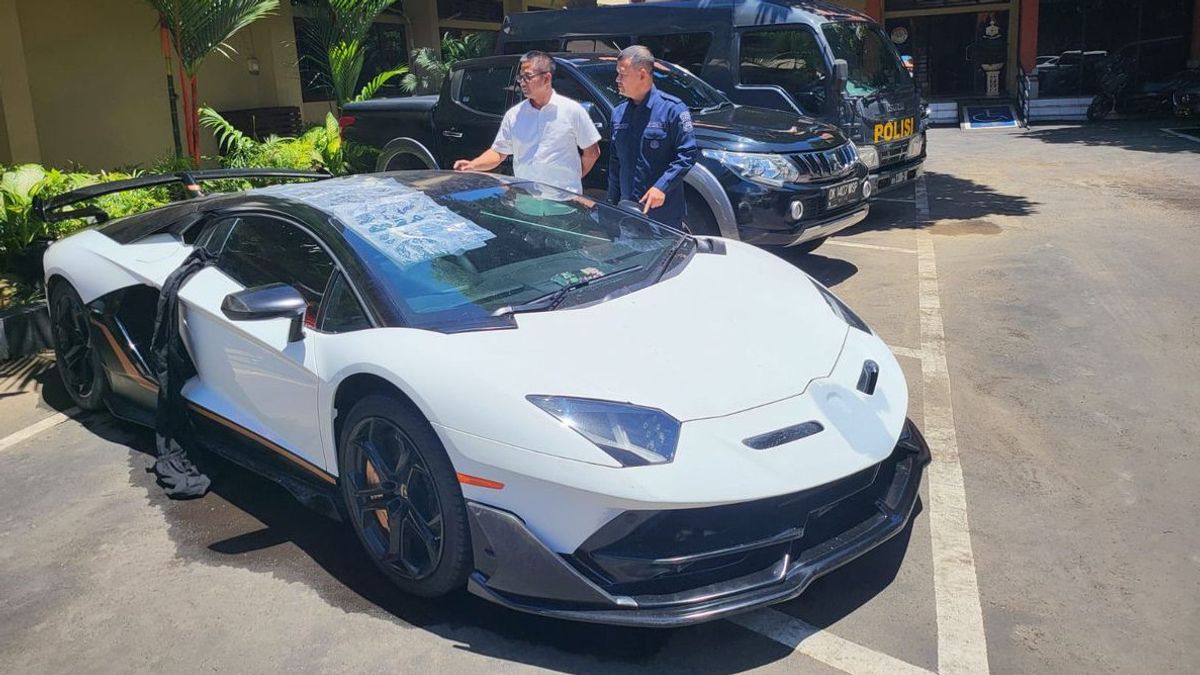 Tak Ada Pelanggaran, Lamborghini Putih yang Sempat Diamankan Polda Bali Dikembalikan ke Bule Rusia