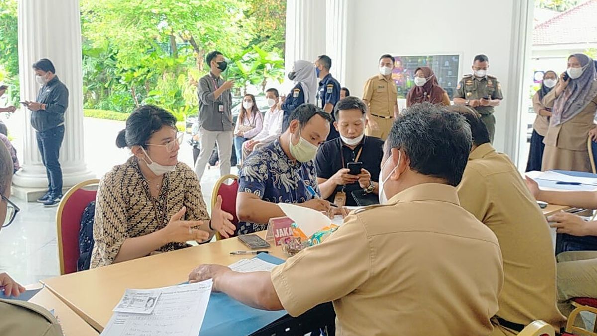 Visiting The City Hall Complaints Table, A Mother Reports The Case Of Bully SDN Kalisari 01 East Jakarta