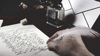 Explanation of the Inner Element of Poetry and its Meaning in Literary Works