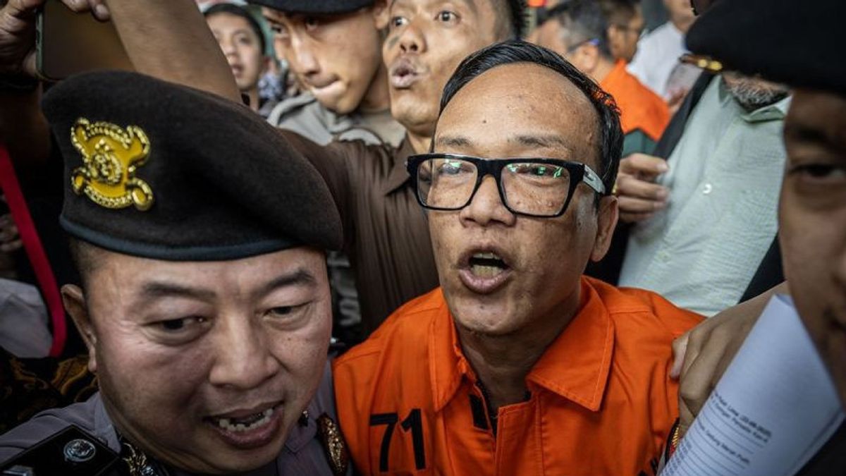 因此,KPK嫌疑人伊曼纽尔·埃贝内泽尔(Immanuel Ebenezer)被Gerindra从党员中解雇。