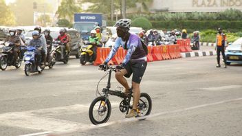 運輸省の規制：自転車利用者はヘルメットを着用する義務がないことが判明