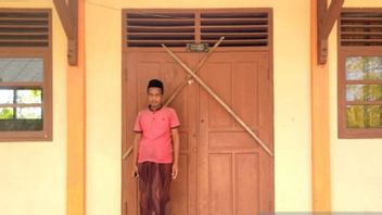 مدرسة مغلقة بسبب نزاع على الأرض ، يجب على أطفال SD Rekkerek Pamekasan Merana السفر للدراسة في منازل السكان