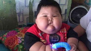 かつて異常な体重のためにウイルス性だったブカシの幼児ケンジアルファロは、現在集中的な外来患者です 