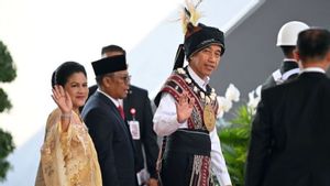 Kunker September Tahun Lalu jadi Awal Jokowi 'Jatuh Cinta' dan Kenakan Baju Adat Tanimbar