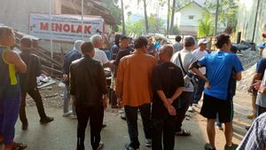 Ratusan Warga Pondok Kelapa Gelar Aksi Demo Tolak Penutupan TPS Secara Sepihak