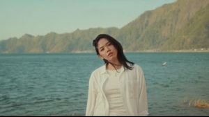 Eileen Pandjaitan Hadirkan Kontras di Video Musik <i>Shooting Star</i>
