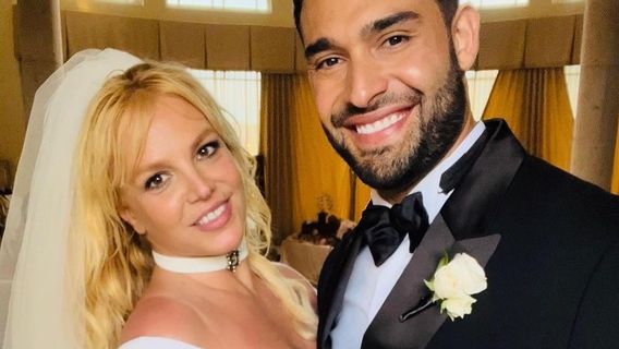 5 Potret Gaun Britney Spears Menikah dengan Sam Asghari