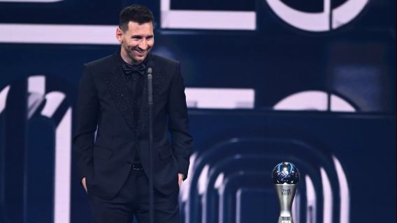 ليونيل ميسي يفوز بجائزة FIFA لأفضل لاعب في العام، وإليك القائمة الكاملة للفائزين