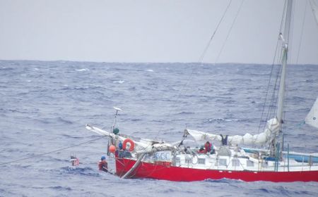 Badai Gilma: Ibu dan Anak Dievakuasi dari Perahu Layar yang Terseret Sejauh 925 Mil di Hawaii, Nakhoda Tewas