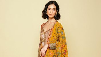 Marsha Timothy di Hari Kartini, Intip Potretnya Kenakan Kebaya Modern Berselendang Batik