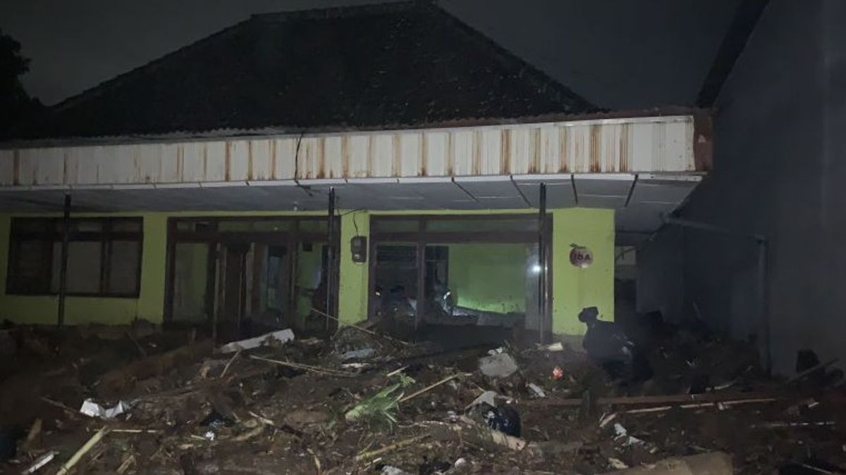BPBD Batu City Rapporte Qu’une Victime Est Morte à Cause D’inondations Soudaines