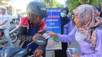 Pekalongan City Government Spreads Anti-Smoking Stickers, Hopes Citizens' Willing To Quit Smoking Becomes Strong