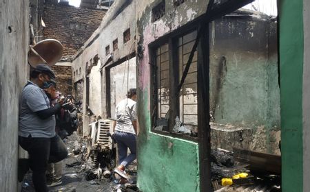 Datangi Lokasi Kebakaran Matraman yang Tewaskan 10 Orang, Anies Siapkan Bantuan