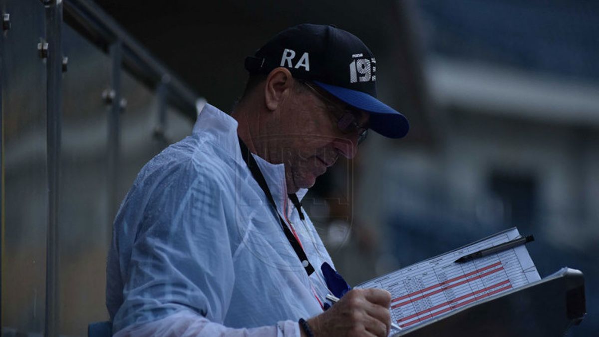 Players Yell At Referee, Yellow Card Robert Alberts: Interesting Experience For Me