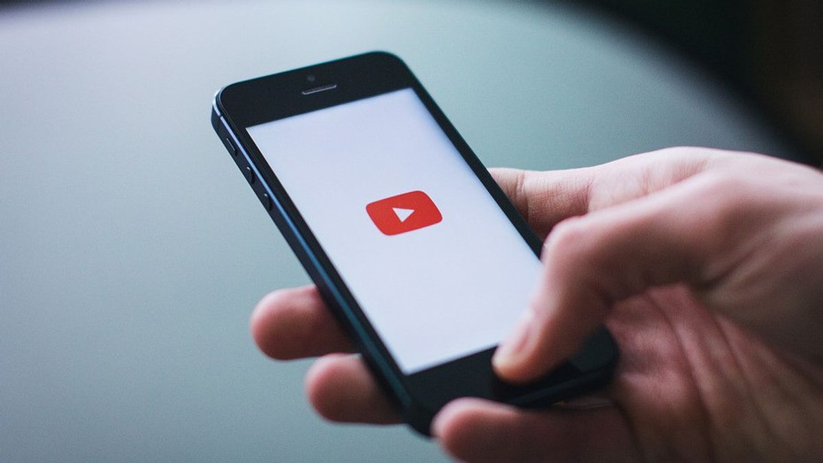 Google Announces Feature Updates For Premium YouTube Users, Including IOS SharePlay Support