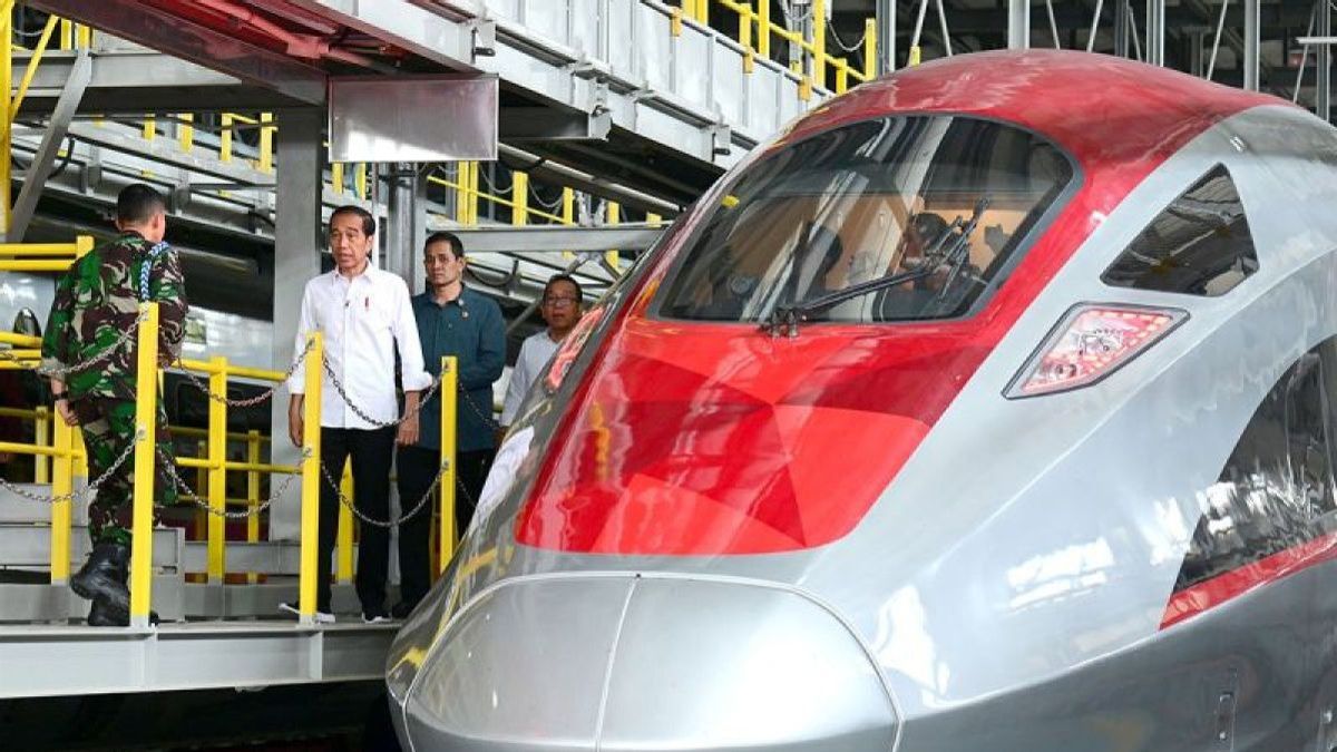 Presiden Jokowi: KCJB Tandai Modernisasi Transportasi Massal yang Efisien, Ramah Lingkungan, dan Terintegrasi