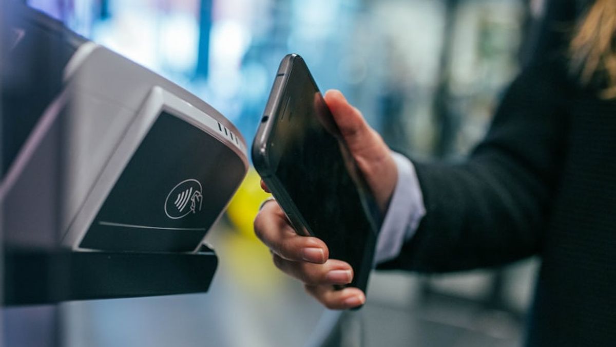 NFC是一项无线技术,其功能不仅仅是充值数字钱包